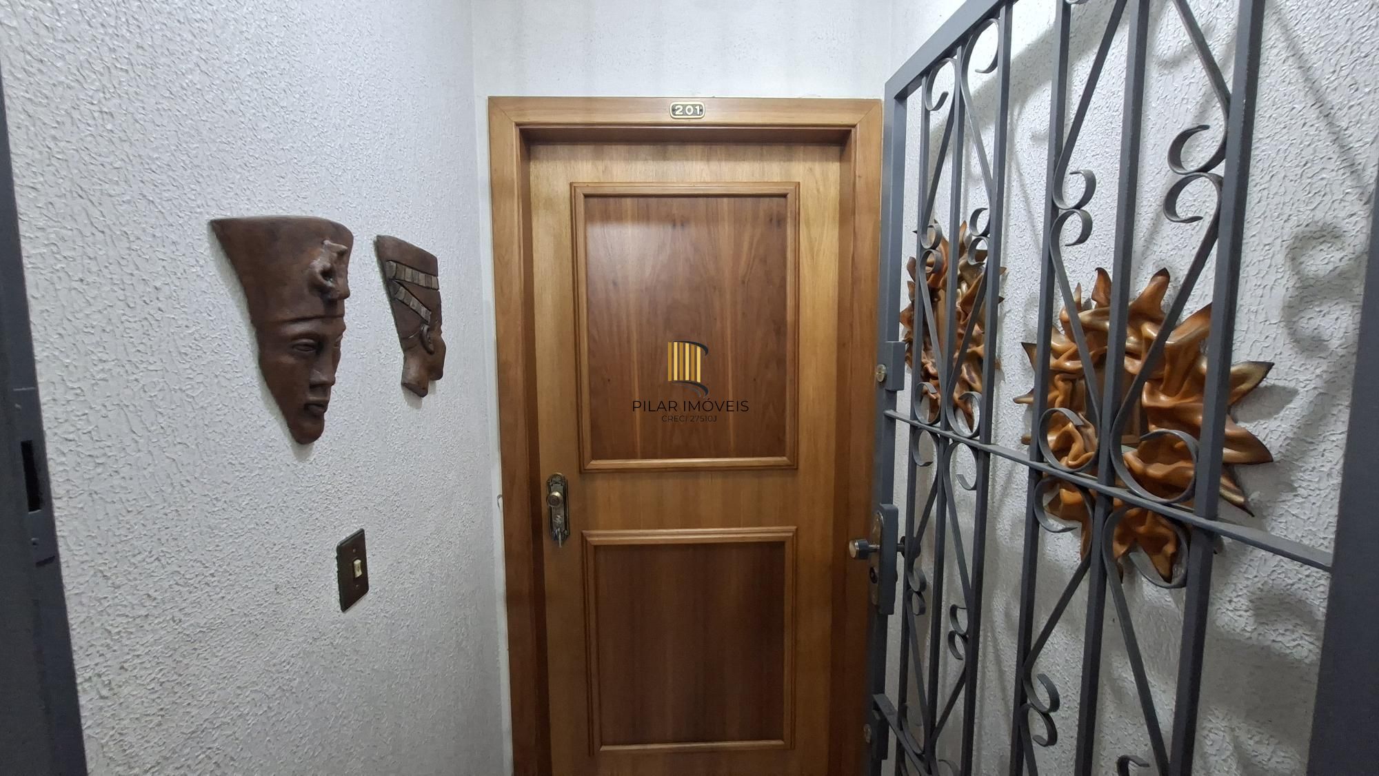 Apartamento com sacada e suite