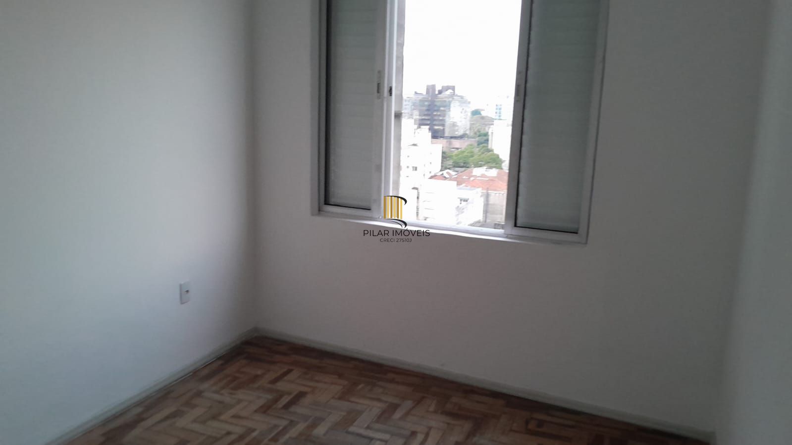 Excelente e amplo apartamento 2D desocupado na Cidade Baixa, Porto Alegre, Preço Atrativo.
