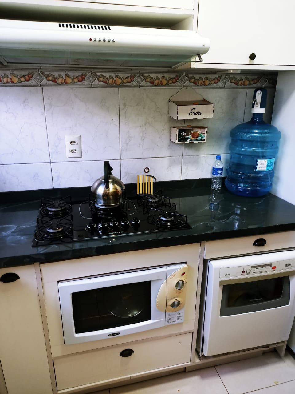 Apartamento com 2 Quartos,com box,no Bairro Humaitá