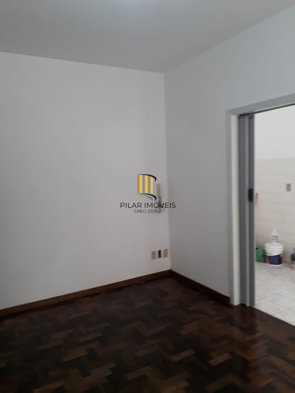 Kitnet desocupada no Menino Deus - Porto Alegre - Preço atrativo!