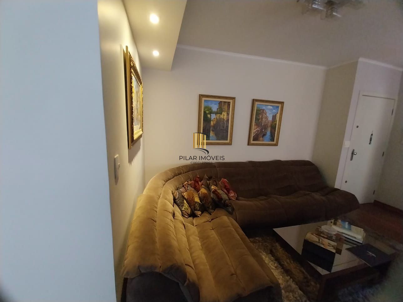 Excelente apartamento, BOX duplo, Cidade Baixa, 3D, 1 suite, semimobiliado, sala de jantar e 2 salas de estar, lareira e churrasqueira. 2 banheiros.