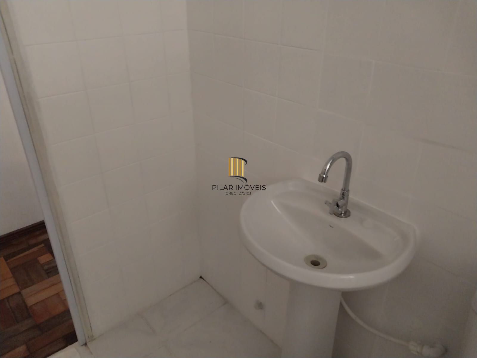 Oportunidade, partamento 1 dorm. demais peças, Trav. do Carmo.