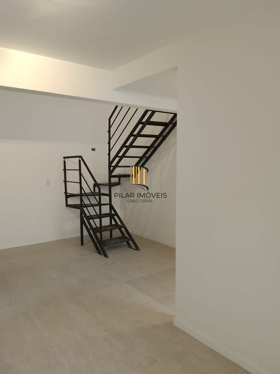 DUPLEX 1D NA CIDADE BAIXA MEZANINO COM CLOSET