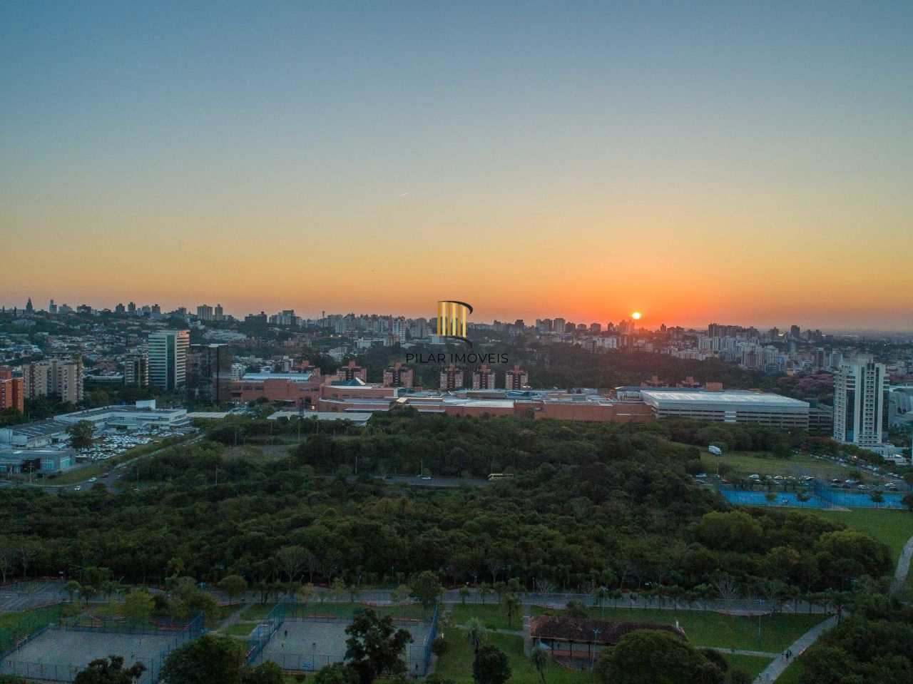 Apartamento para Venda - 307.61m², 3 dormitórios, sendo 3 suites, 4 vagas - Jardim Europa