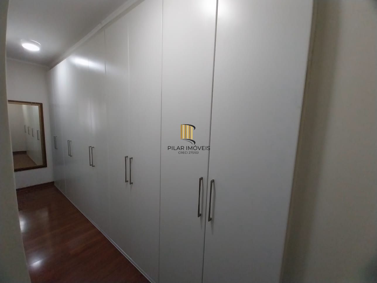 Excelente apartamento, BOX duplo, Cidade Baixa, 3D, 1 suite, semimobiliado, sala de jantar e 2 salas de estar, lareira e churrasqueira. 2 banheiros.