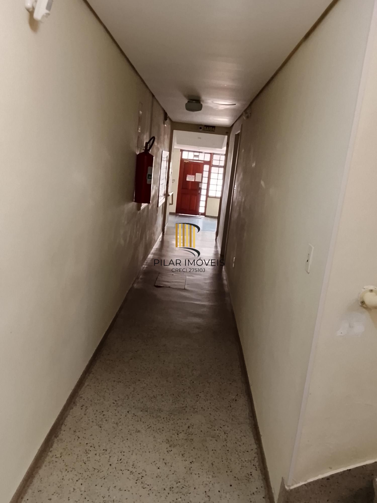 Excelente apto Lateral. 1D, sala, coz, área de serv. banh. Preço Atrativo!