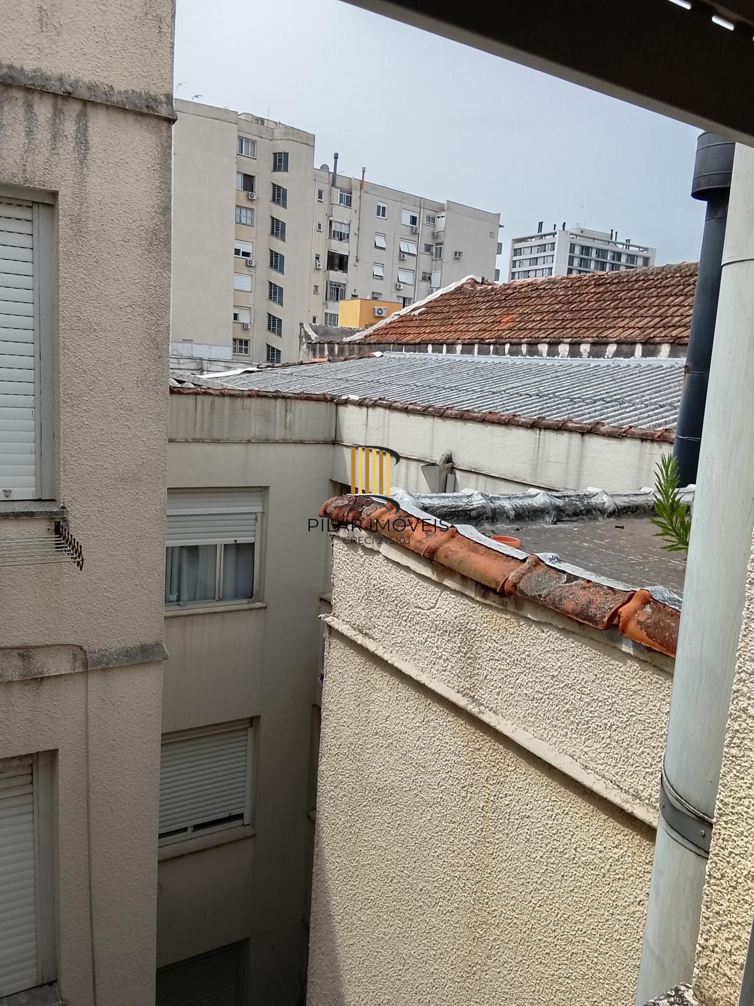 Excelente apto Lateral. 1D, sala, coz, área de serv. banh. Preço Atrativo!