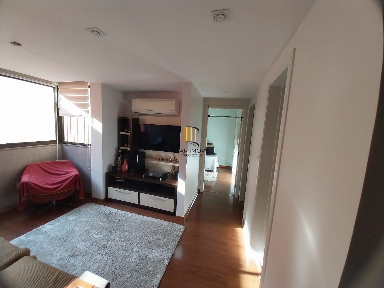 Excelente apartamento, BOX duplo, Cidade Baixa, 3D, 1 suite, semimobiliado, sala de jantar e 2 salas de estar, lareira e churrasqueira. 2 banheiros.