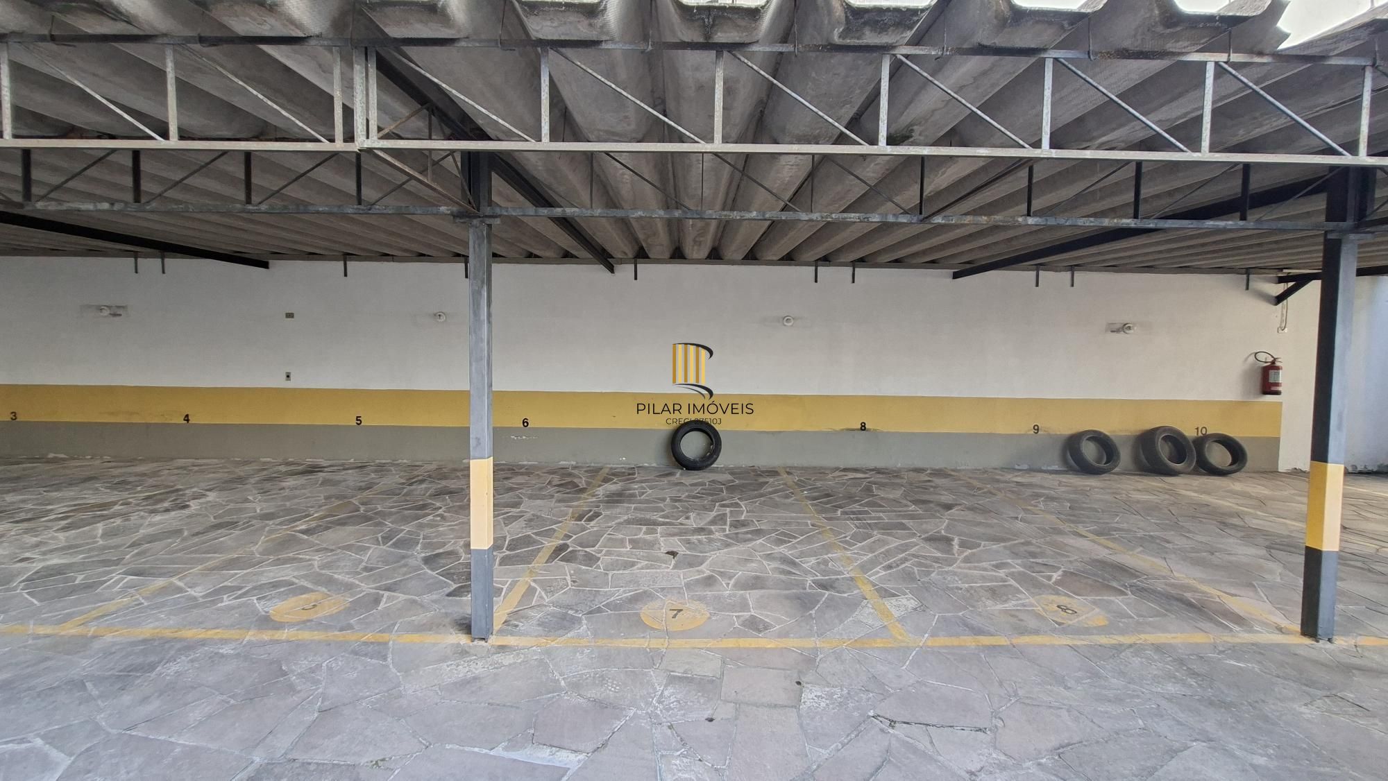 Apartamento com sacada e suite