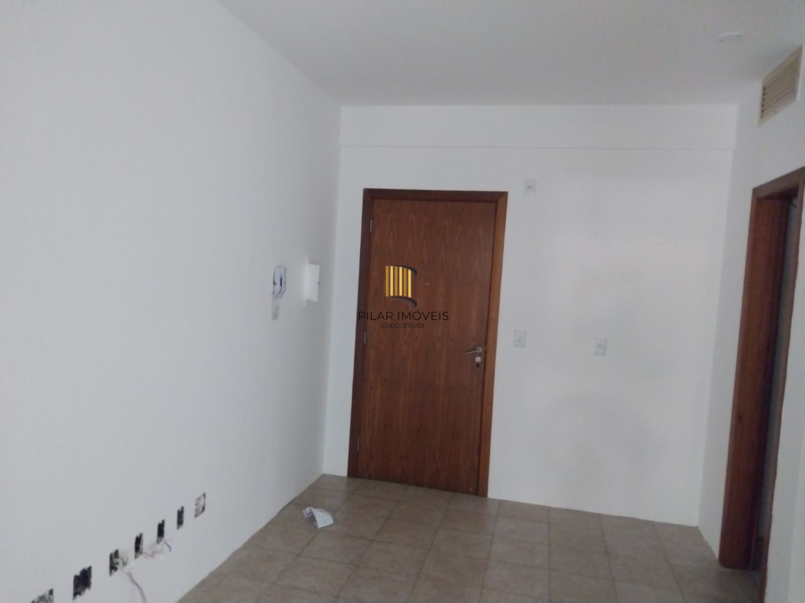 Excelente Conjunto Comercial com BOX, Zona dos Tribunais.
