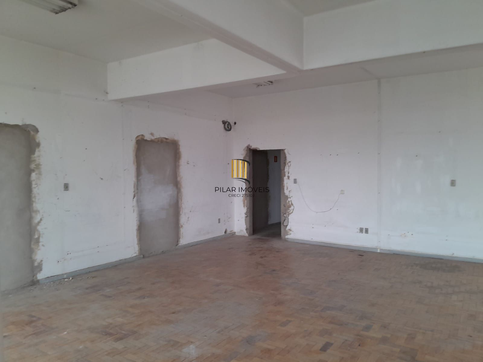 Salas com  meio andar,para empresas ou órgãos públicos com 262,41m2 ,Centro