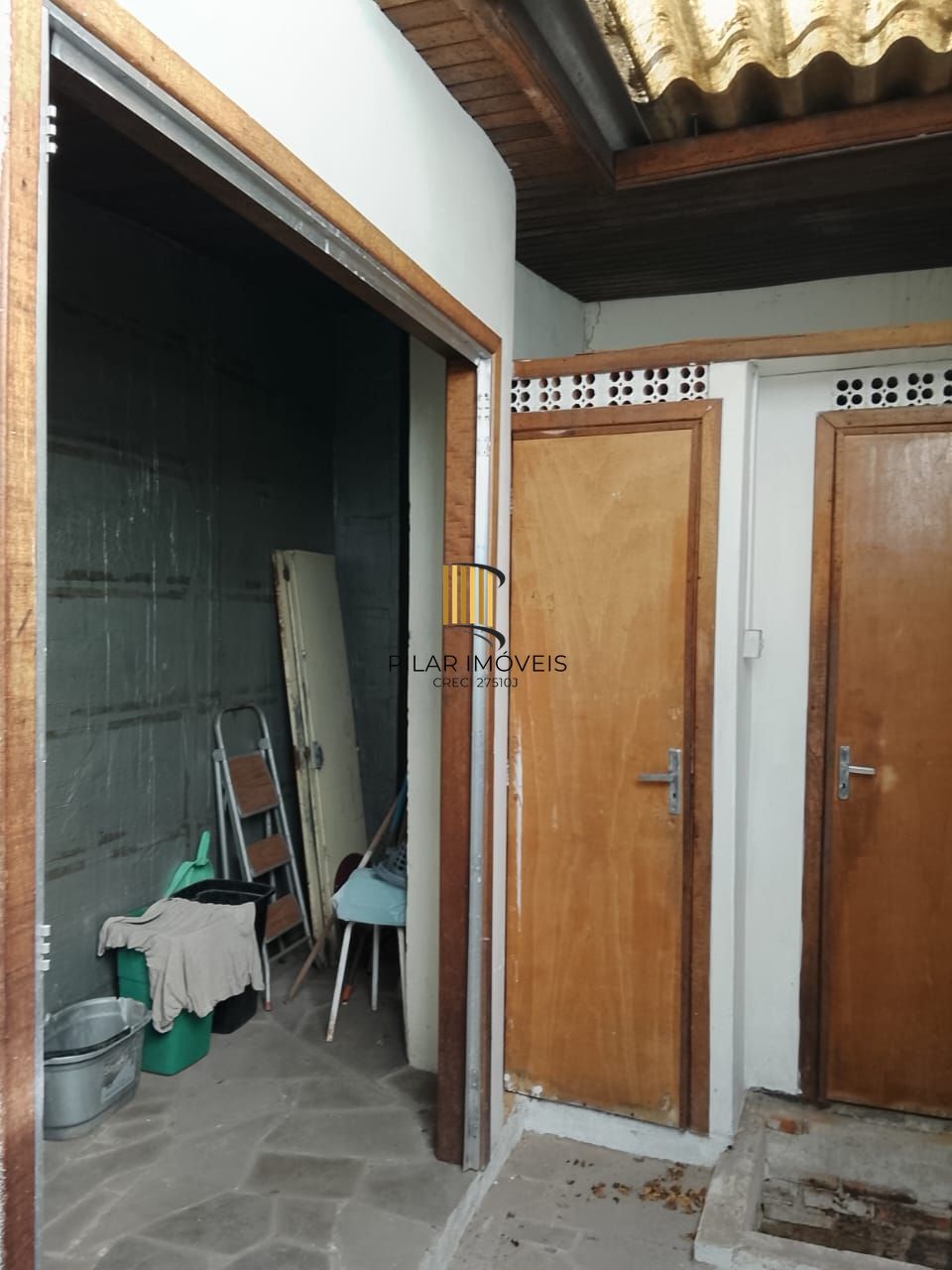 Prédio na Duque de Caxias, desocupado espaço amplo. Preço atrativo.