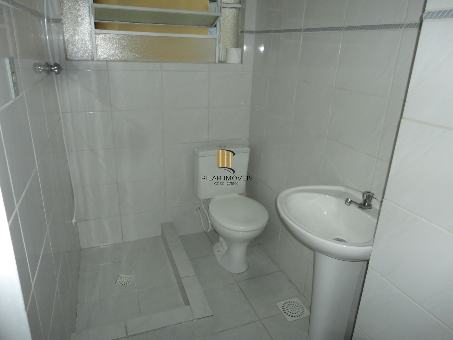 JK recém reformado, 2 piso, elevador, andradas esquina com Bento Martins, centro histórico