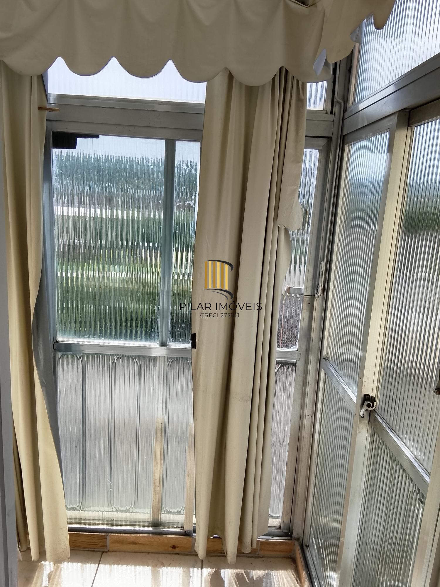 Ótimo apartamento 1D, desocupado na Medianeira, preço atrativo.