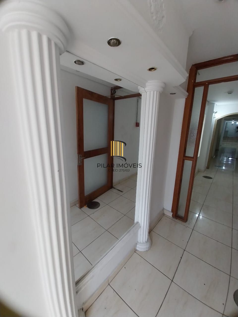 JK na Cidade Baixa, 2 piso, elevador, Preço atrativo.