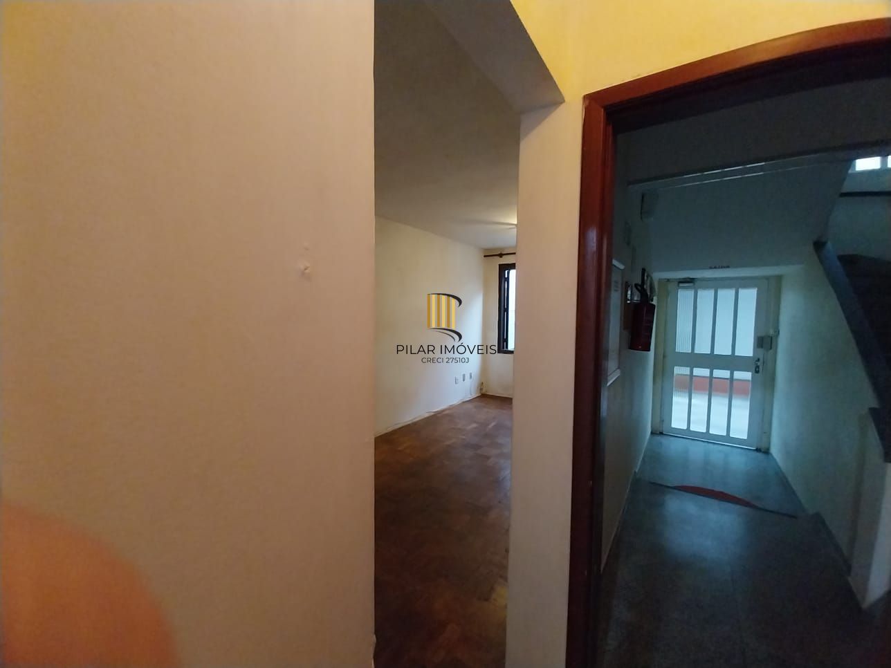 Apartamento térreo, 2 dormitórios. 2 banheiros, demais peças, Menino Deus