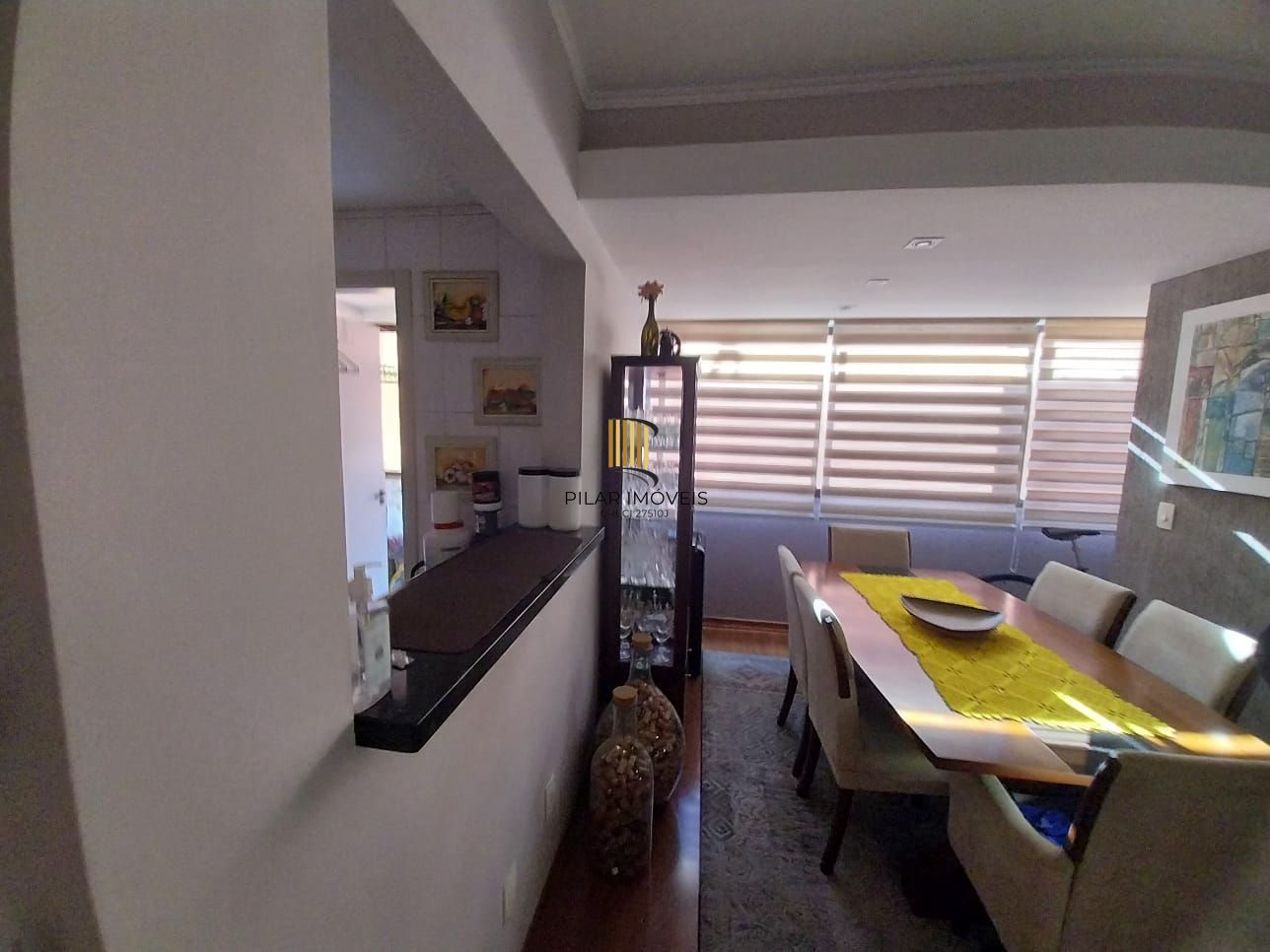 Excelente apartamento, BOX duplo, Cidade Baixa, 3D, 1 suite, semimobiliado, sala de jantar e 2 salas de estar, lareira e churrasqueira. 2 banheiros.