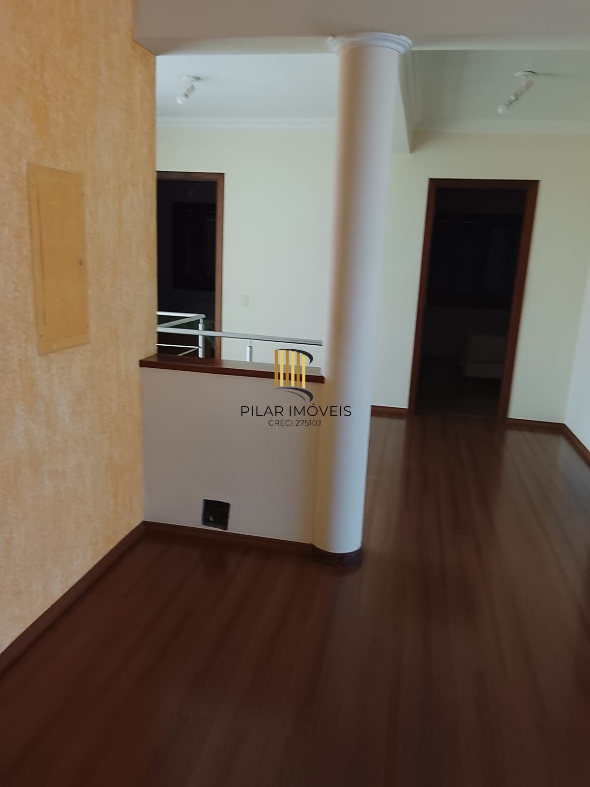 CASA / SOBRADO 5D e 10 vagas 3 Banheiros - Pátio enorme c/ Jacuzi e Pergolado - Living 3 ambientes - Sta Teresa