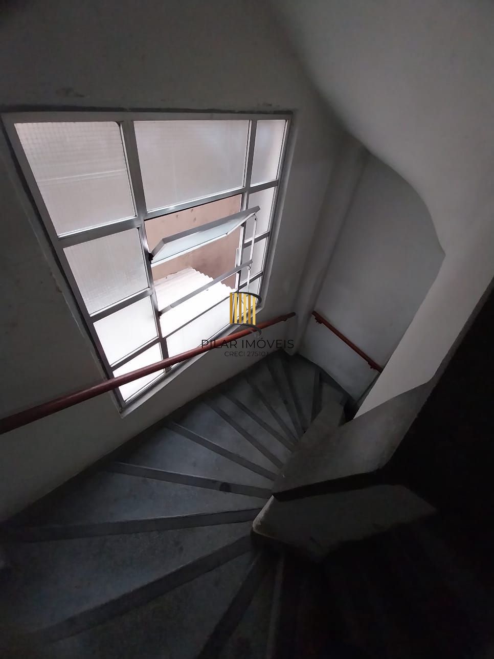 JK recém reformado, 2 piso, elevador, andradas esquina com Bento Martins, centro histórico