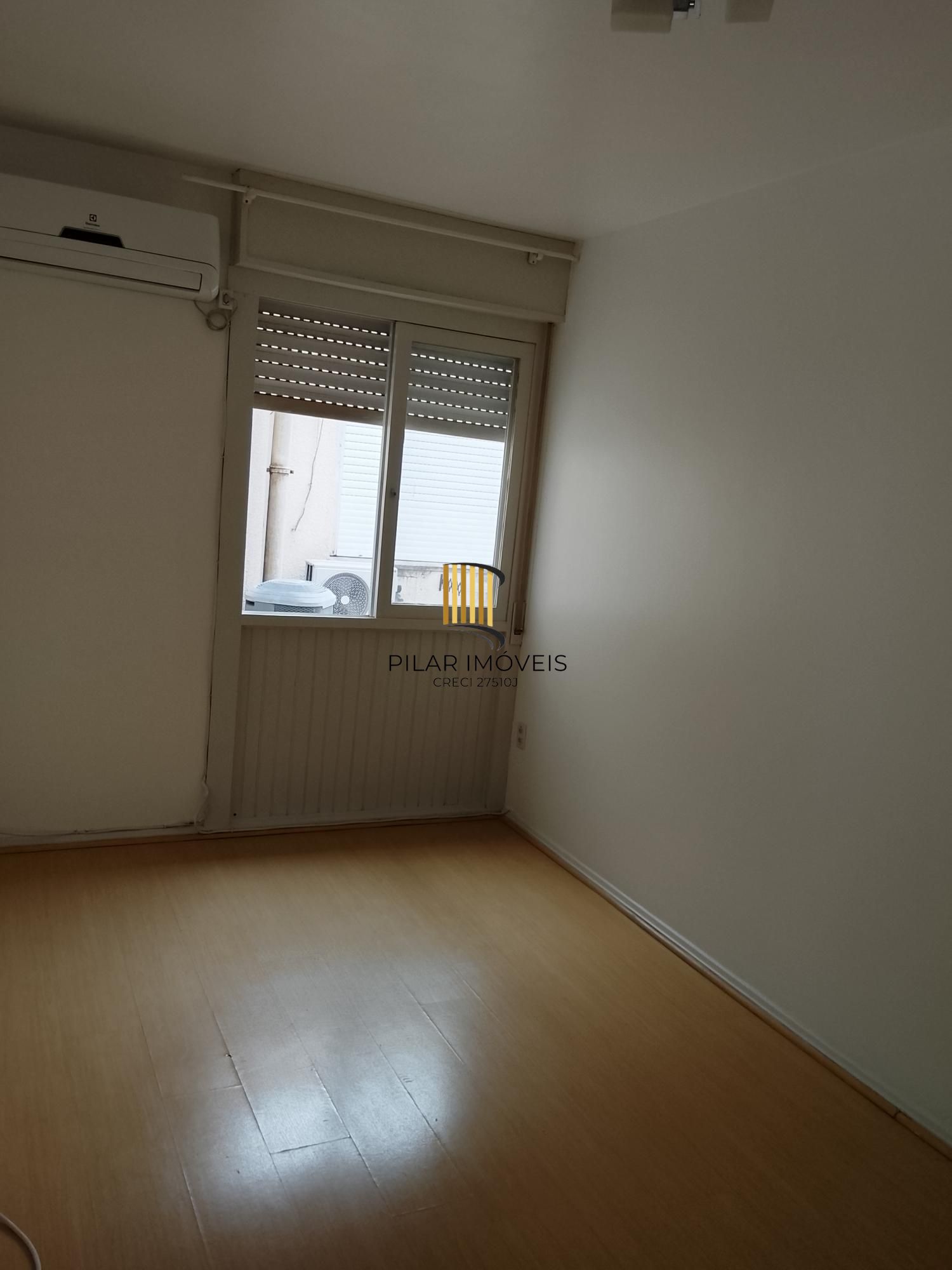 Excelente apto Lateral. 1D, sala, coz, área de serv. banh. Preço Atrativo!