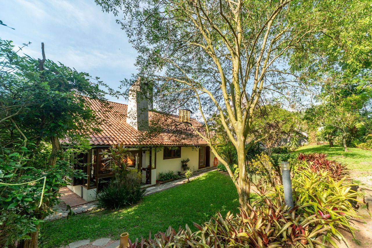 Casa 3 dormitórios no bairro Cavalhada