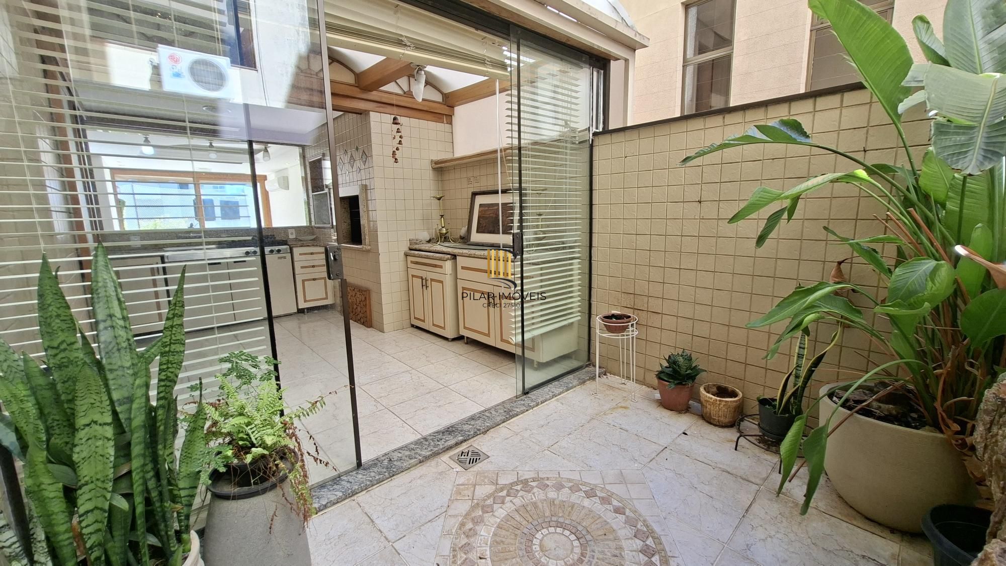 Apartamento com sacada e suite