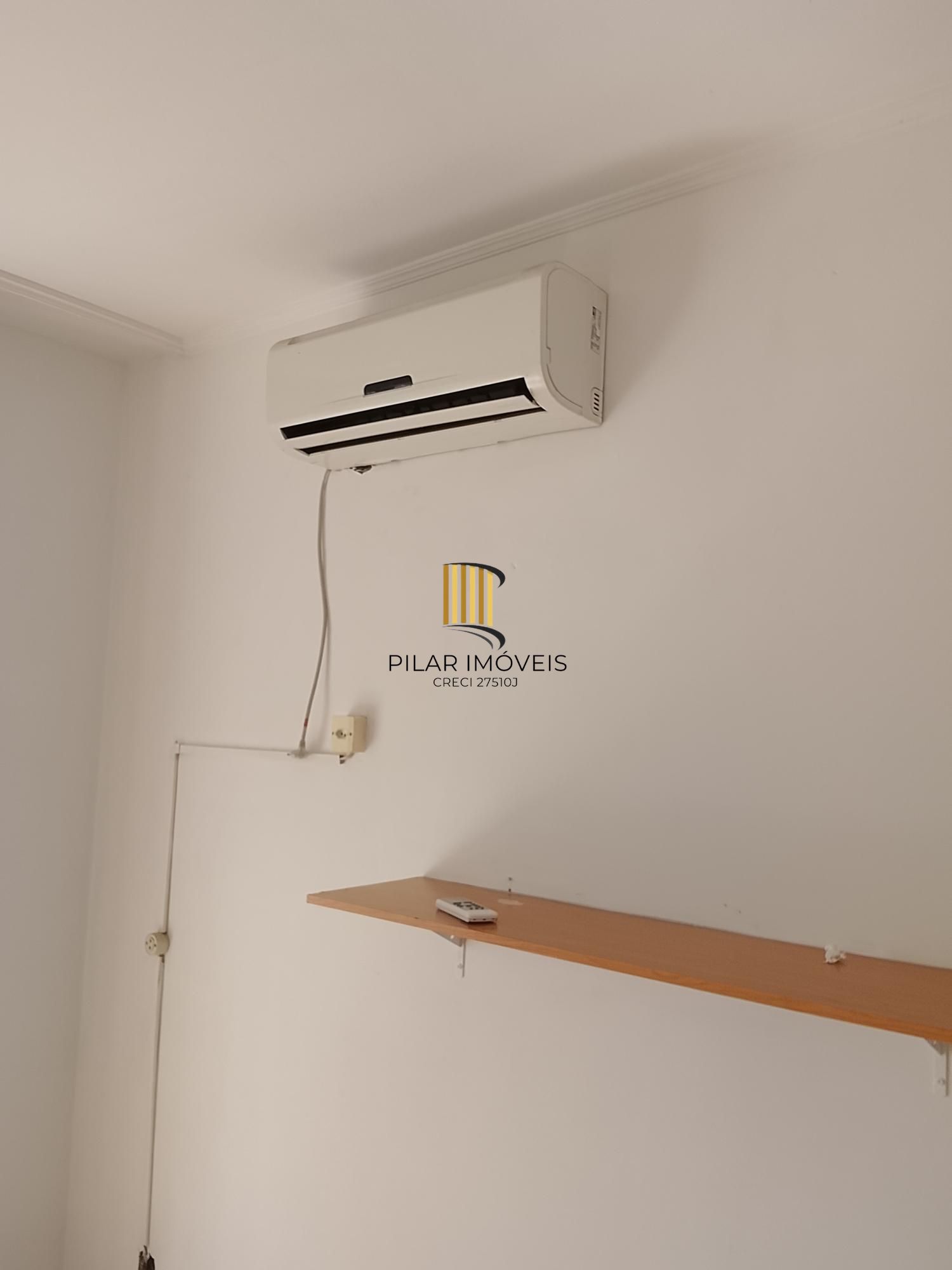 Ótimo apartamento 1D, desocupado na Medianeira, preço atrativo.