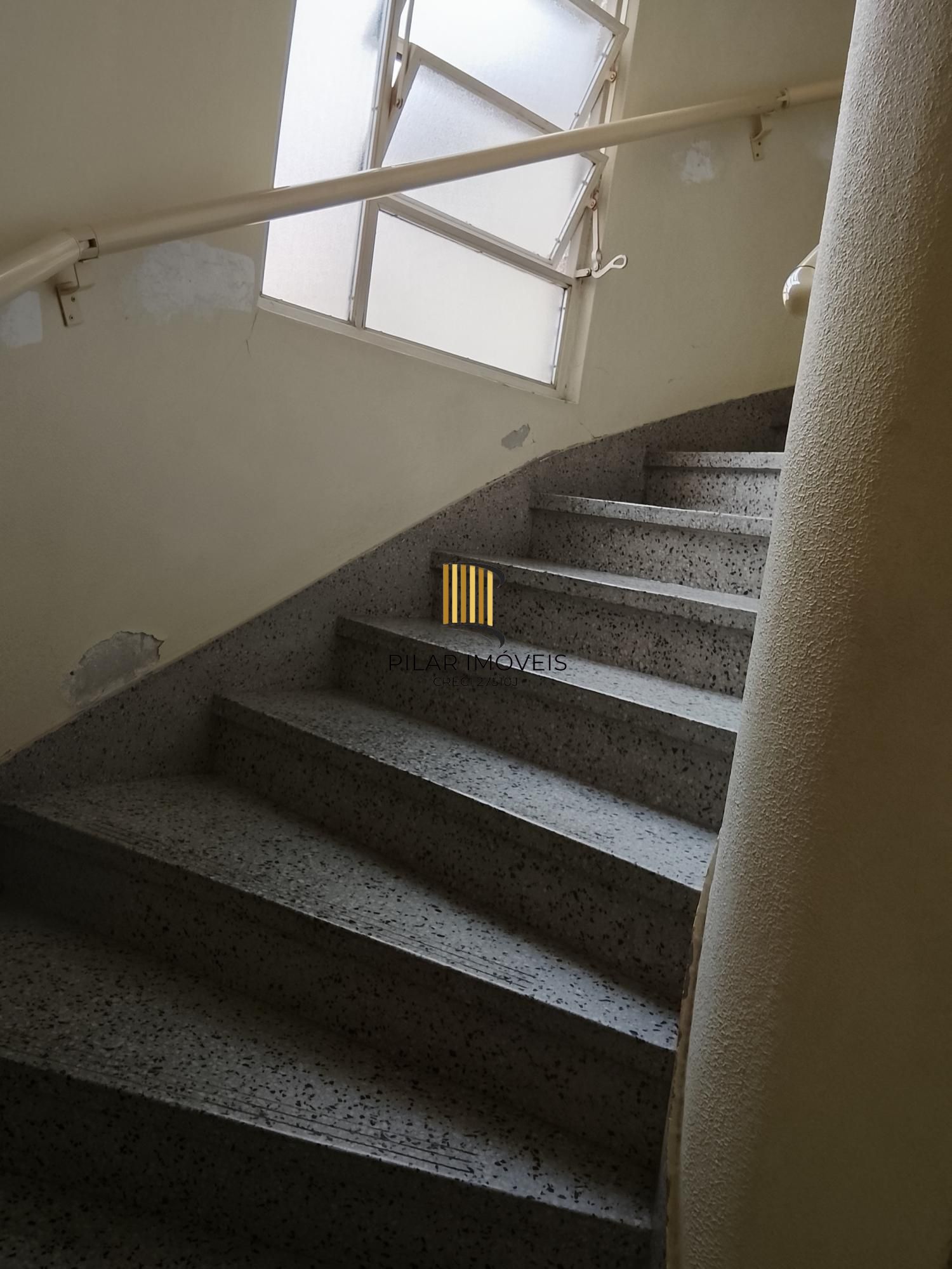 Excelente apto Lateral. 1D, sala, coz, área de serv. banh. Preço Atrativo!