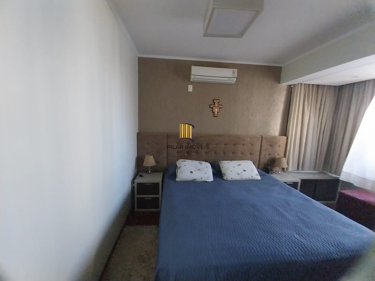 Excelente apartamento, BOX duplo, Cidade Baixa, 3D, 1 suite, semimobiliado, sala de jantar e 2 salas de estar, lareira e churrasqueira. 2 banheiros.