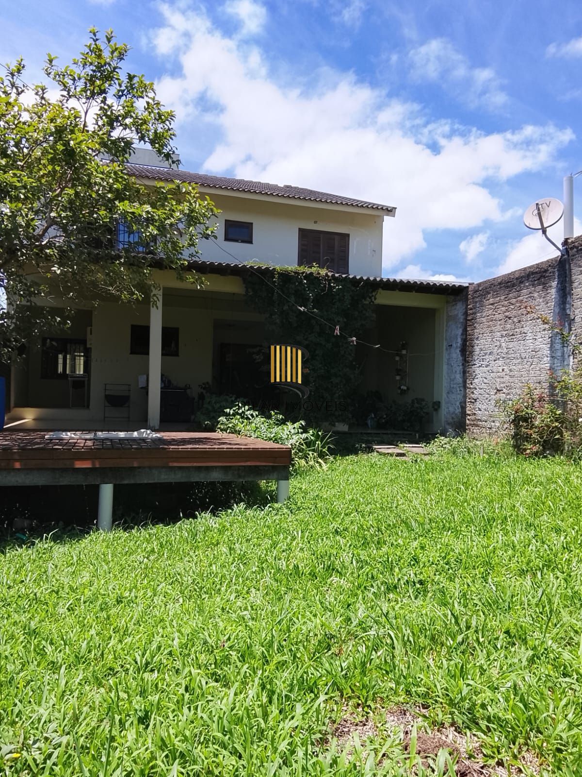 CASA / SOBRADO 5D e 10 vagas 3 Banheiros - Pátio enorme c/ Jacuzi e Pergolado - Living 3 ambientes - Sta Teresa