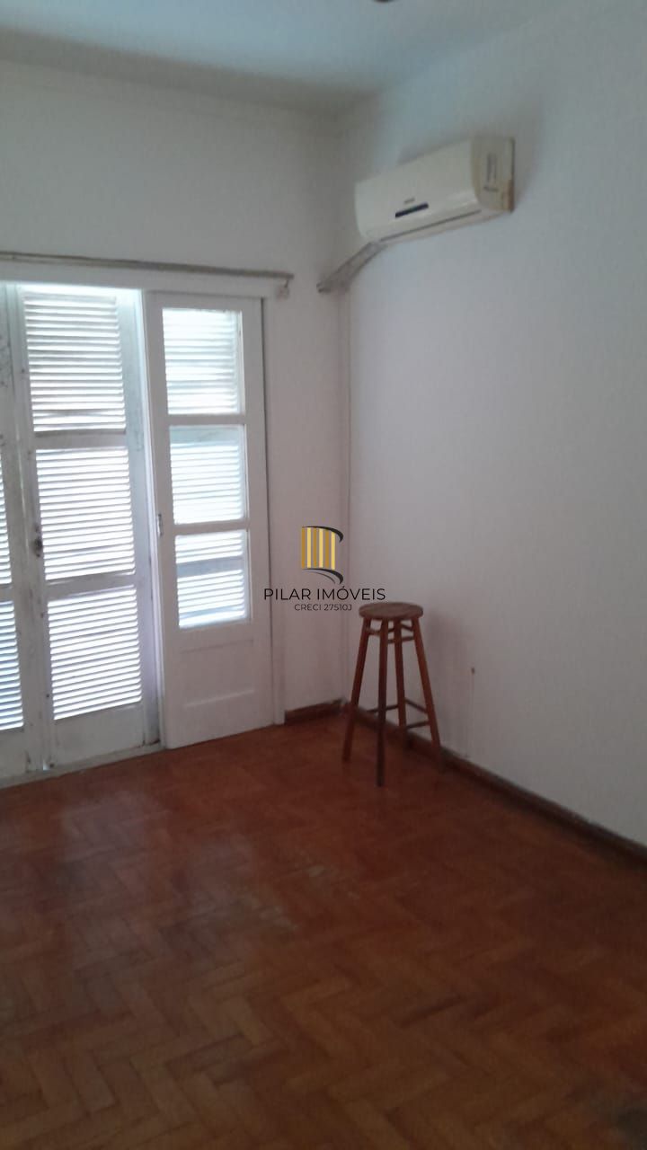 Amplo apartamento de frente de 2 quartos,com sacada,churrasqueira na cozinha