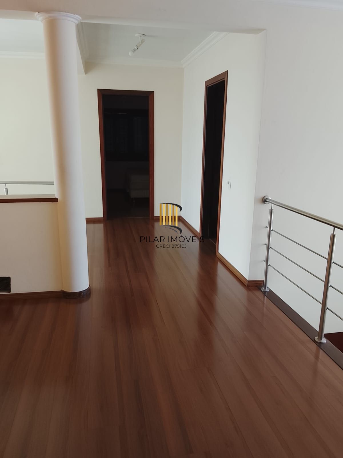 CASA / SOBRADO 5D e 10 vagas 3 Banheiros - Pátio enorme c/ Jacuzi e Pergolado - Living 3 ambientes - Sta Teresa