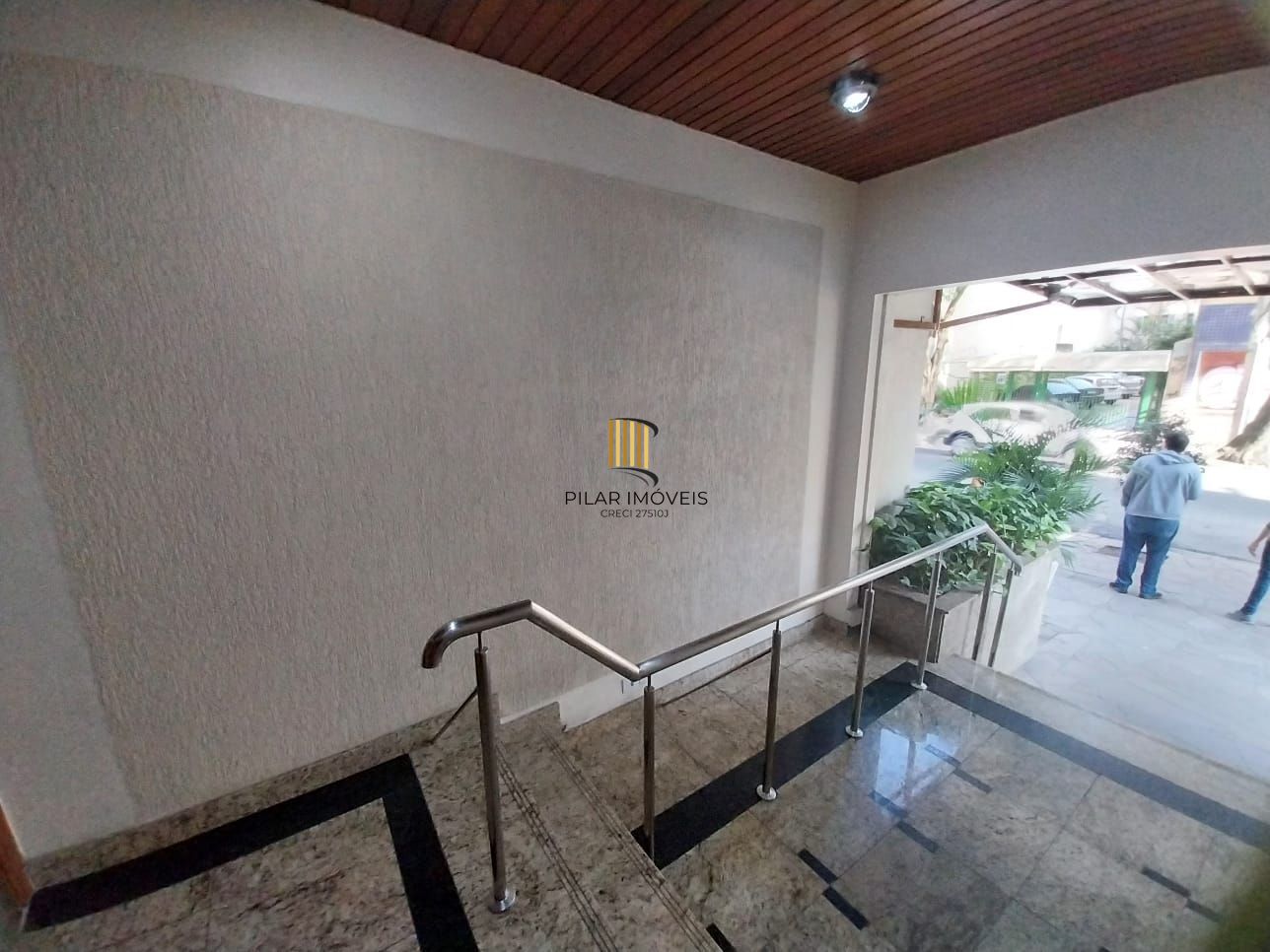 Oportunidade Excelente Apartamento 1D Mobiliado 2 piso com elevador Cidade Baixa.