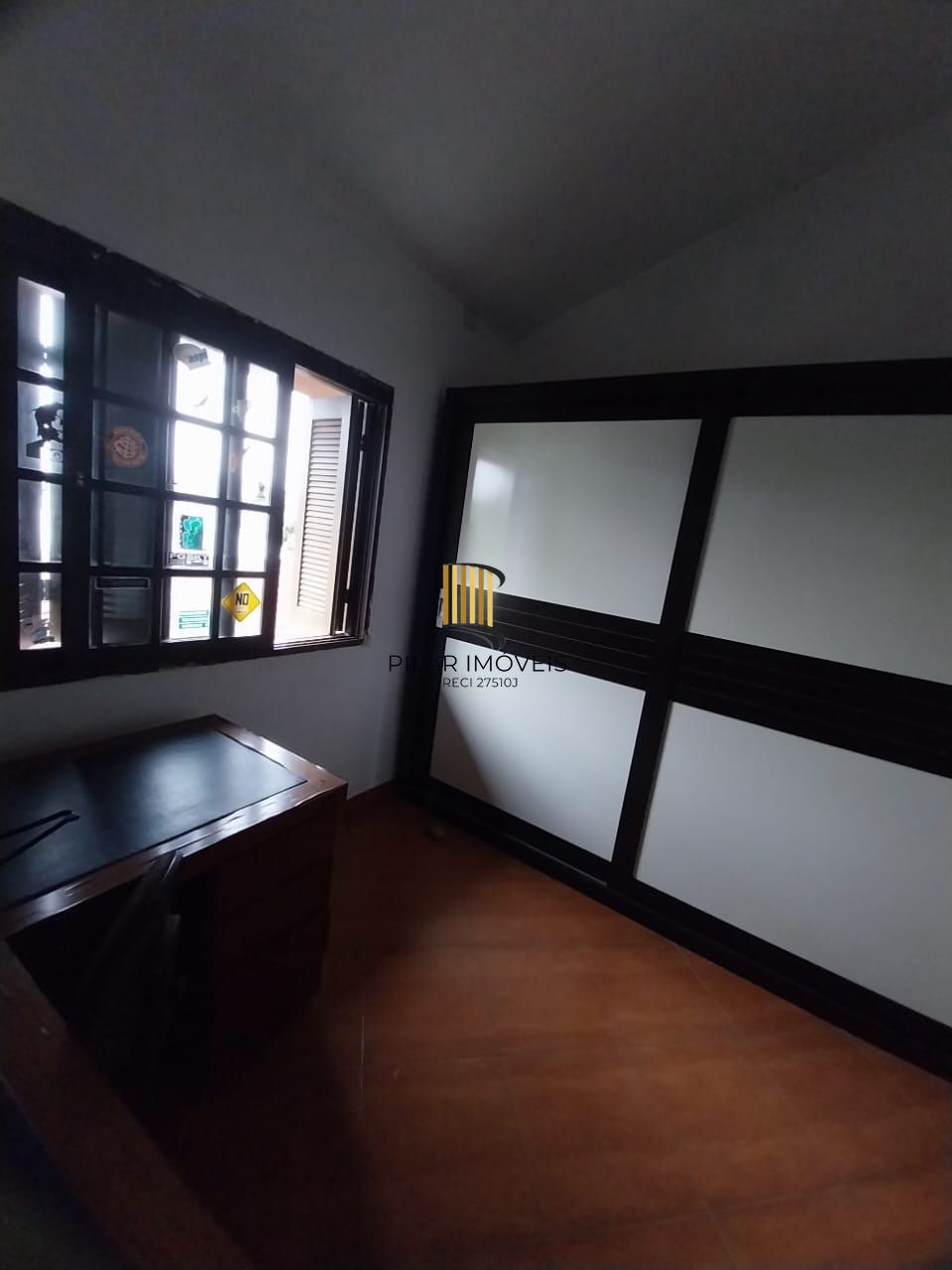 Casa ampla 5 D E 4 Banheiros, 2 vagas - Sta Tereza - Porto Alegre