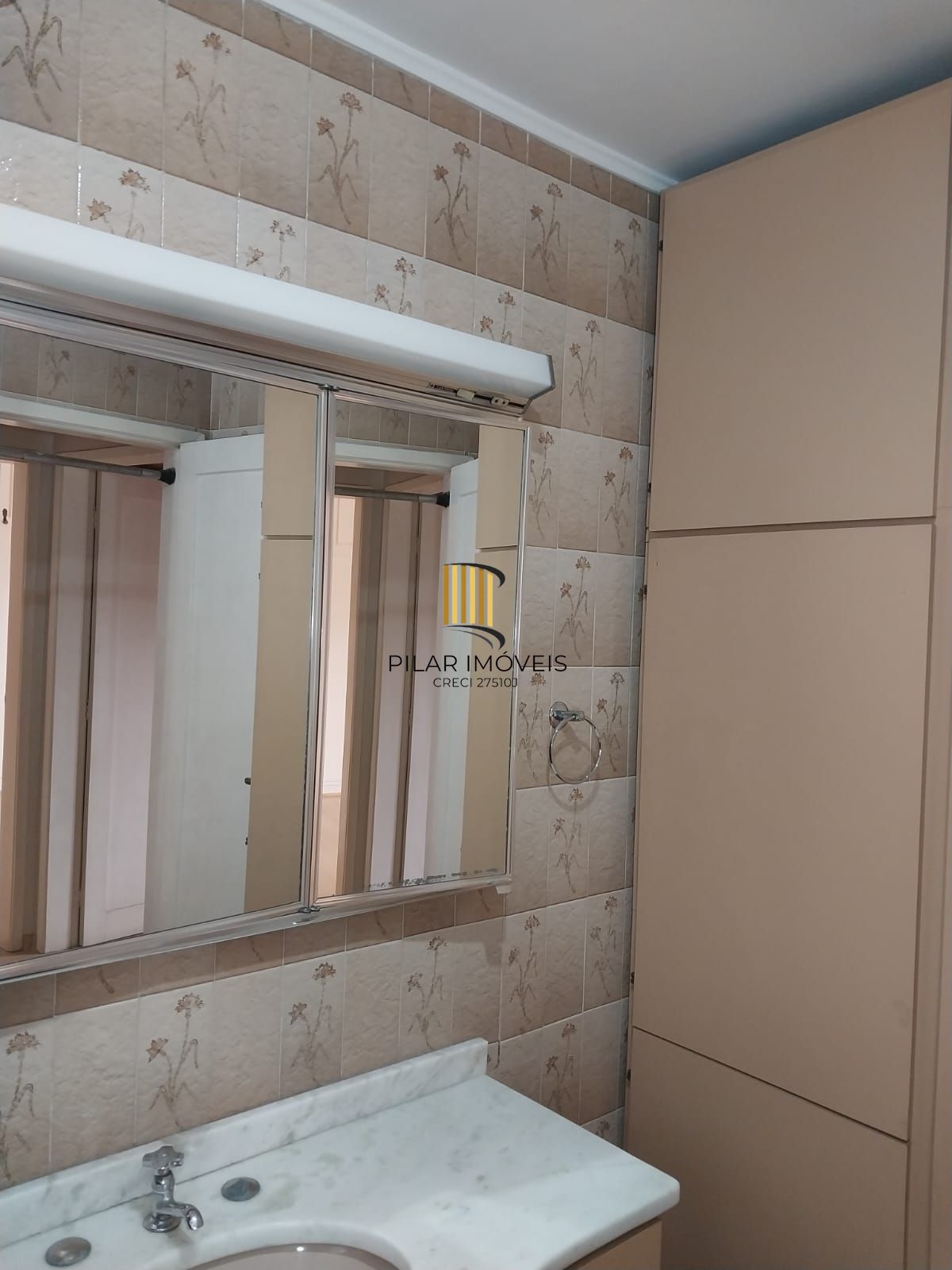 Oportunidade, excelente apartamento 3D, sacada, 2vc, Azenha/Cidade Baixa - P. Alegre