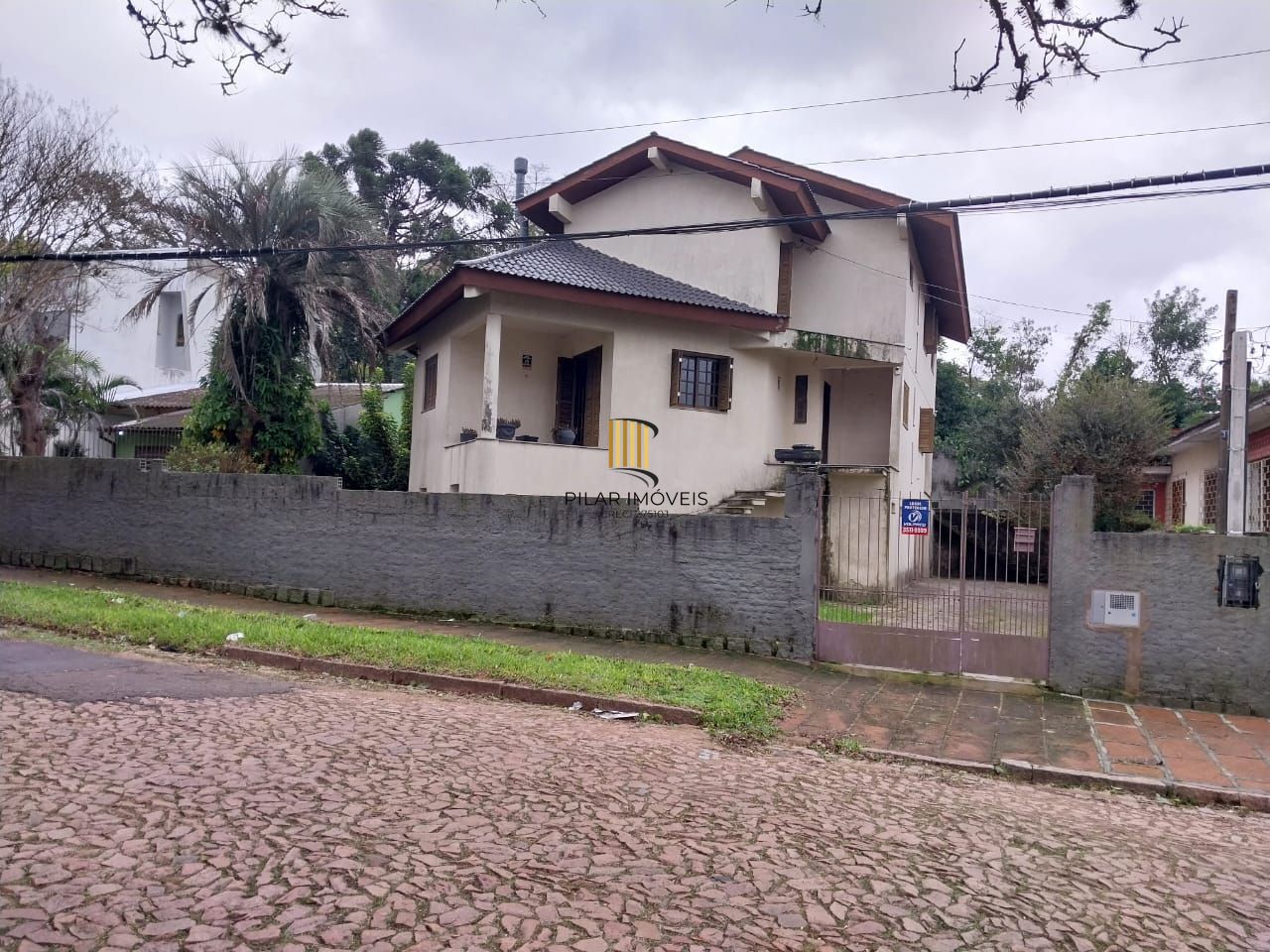 Casa ampla 5 D E 4 Banheiros, 2 vagas - Sta Tereza - Porto Alegre
