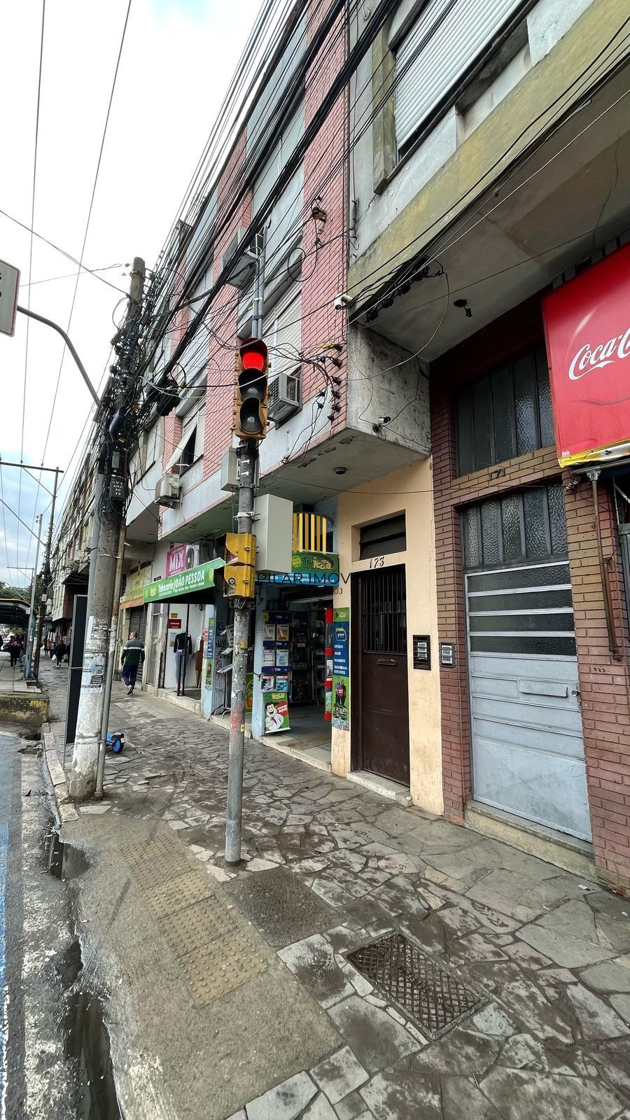 Localização e Oportunidade, apart. 2 Dorm. 2 Banh. Área de serv. Dep. ou outro quarto.