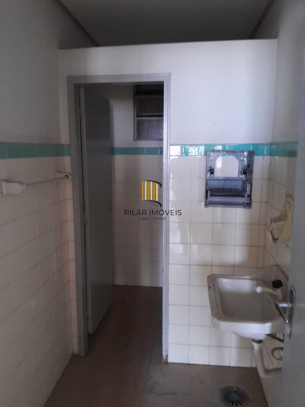 Salas com  meio andar,para empresas ou órgãos públicos com 262,41m2 ,Centro