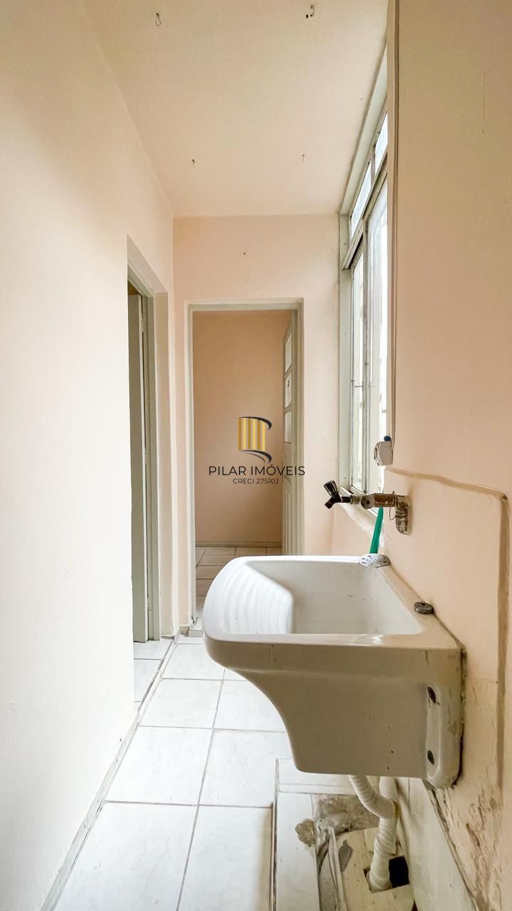 Localização e Oportunidade, apart. 2 Dorm. 2 Banh. Área de serv. Dep. ou outro quarto.