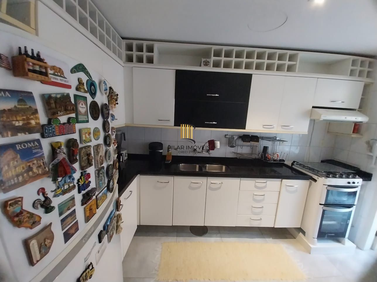 Excelente apartamento, BOX duplo, Cidade Baixa, 3D, 1 suite, semimobiliado, sala de jantar e 2 salas de estar, lareira e churrasqueira. 2 banheiros.