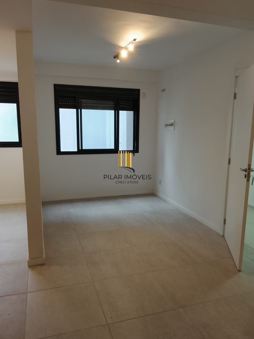 DUPLEX 1D NA CIDADE BAIXA MEZANINO COM CLOSET