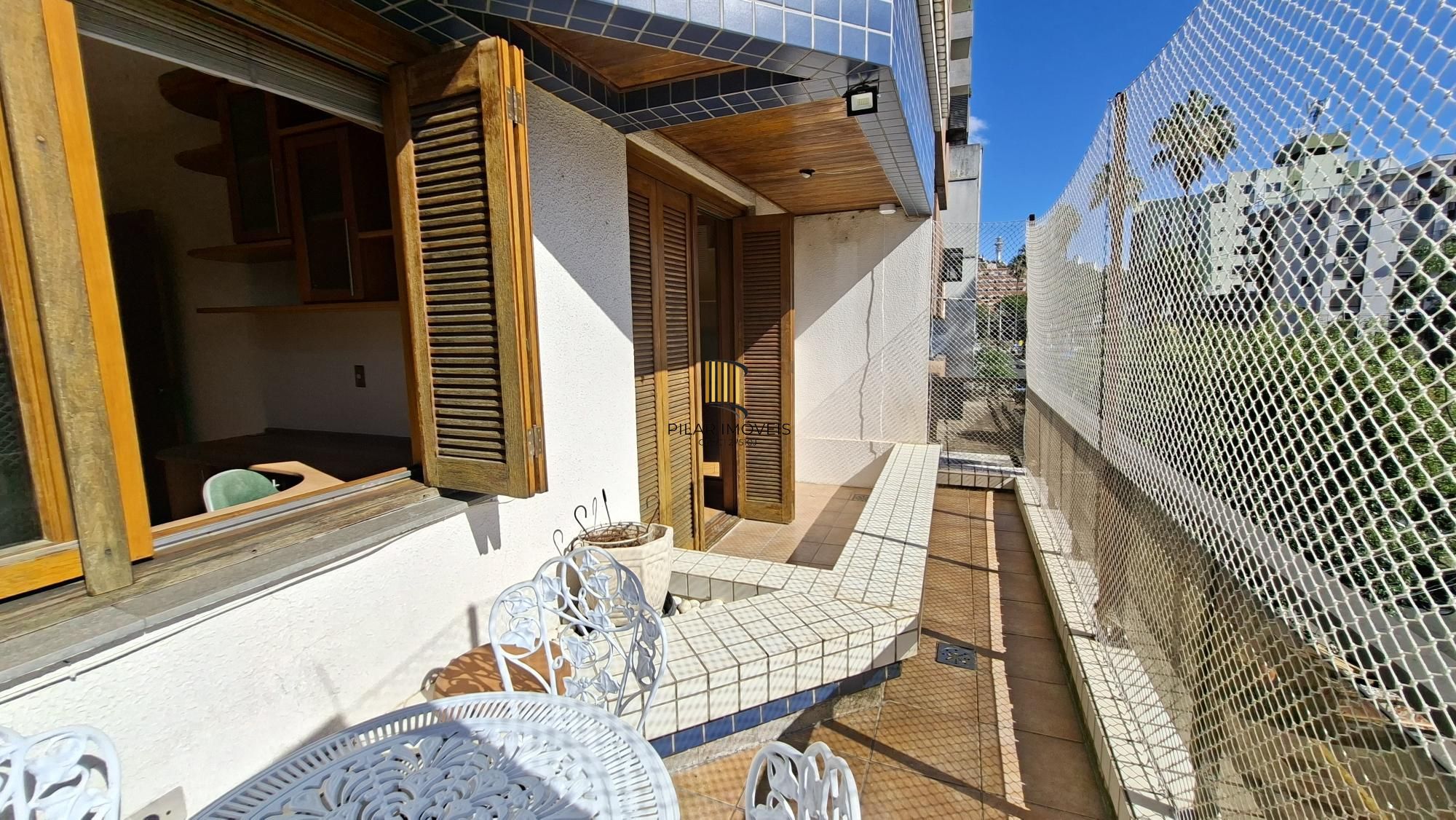 Apartamento com sacada e suite