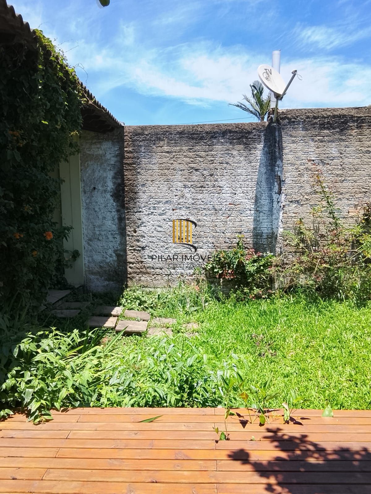 CASA / SOBRADO 5D e 10 vagas 3 Banheiros - Pátio enorme c/ Jacuzi e Pergolado - Living 3 ambientes - Sta Teresa