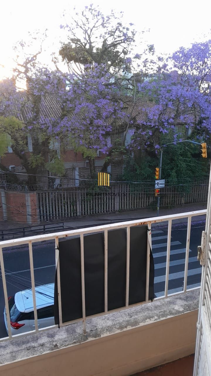 Amplo apartamento de frente de 2 quartos,com sacada,churrasqueira na cozinha