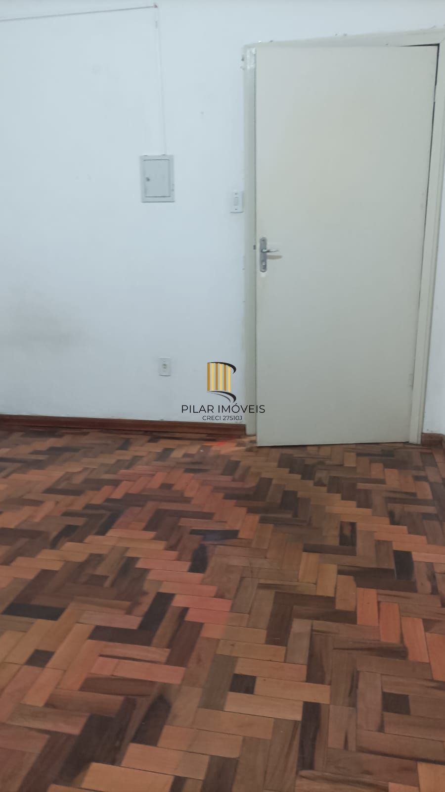 JK / Kitnet AMPLO Cidade Baixa - 1 lance de escada Preço atrativo