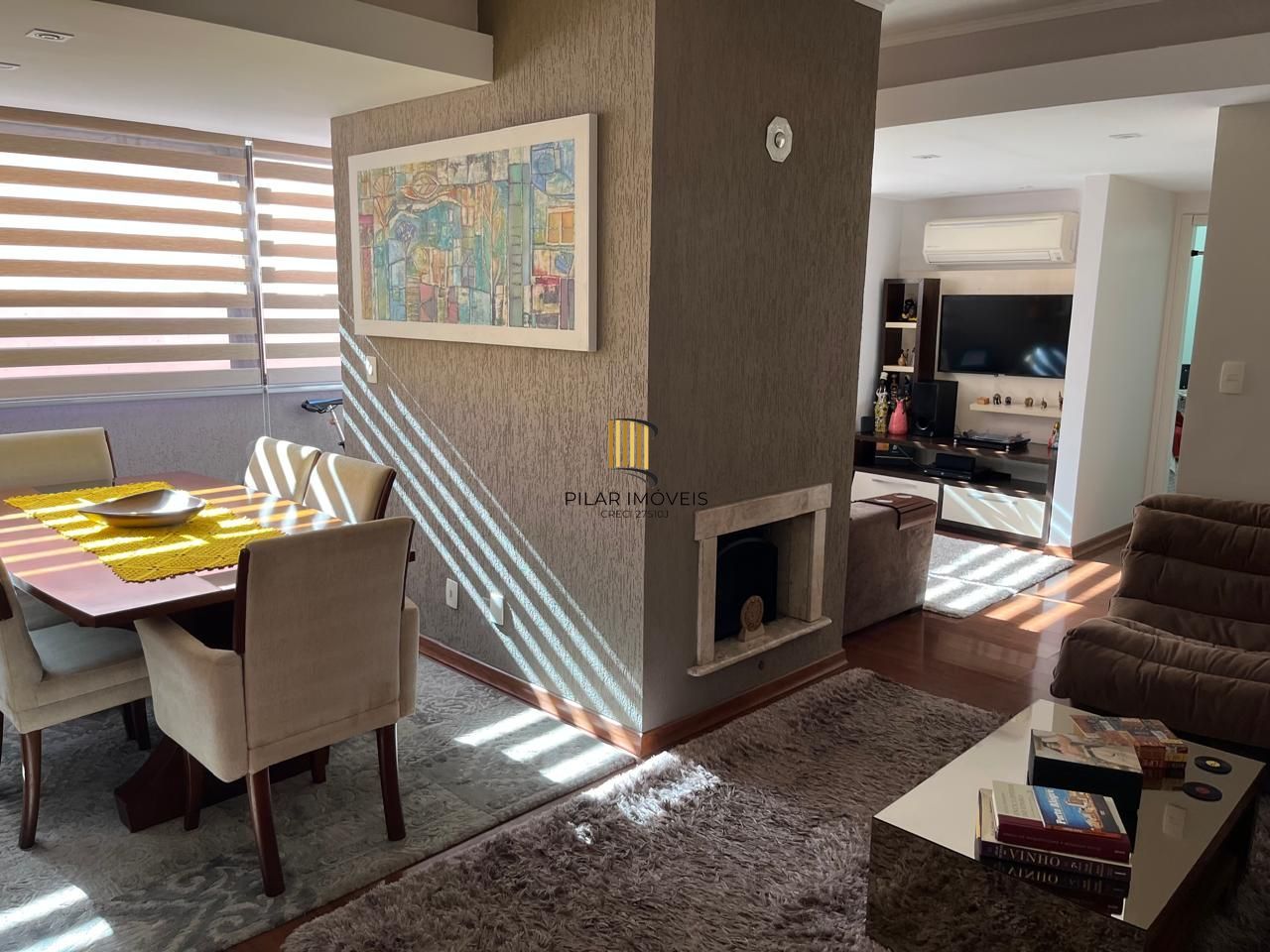 Excelente apartamento, BOX duplo, Cidade Baixa, 3D, 1 suite, semimobiliado, sala de jantar e 2 salas de estar, lareira e churrasqueira. 2 banheiros.