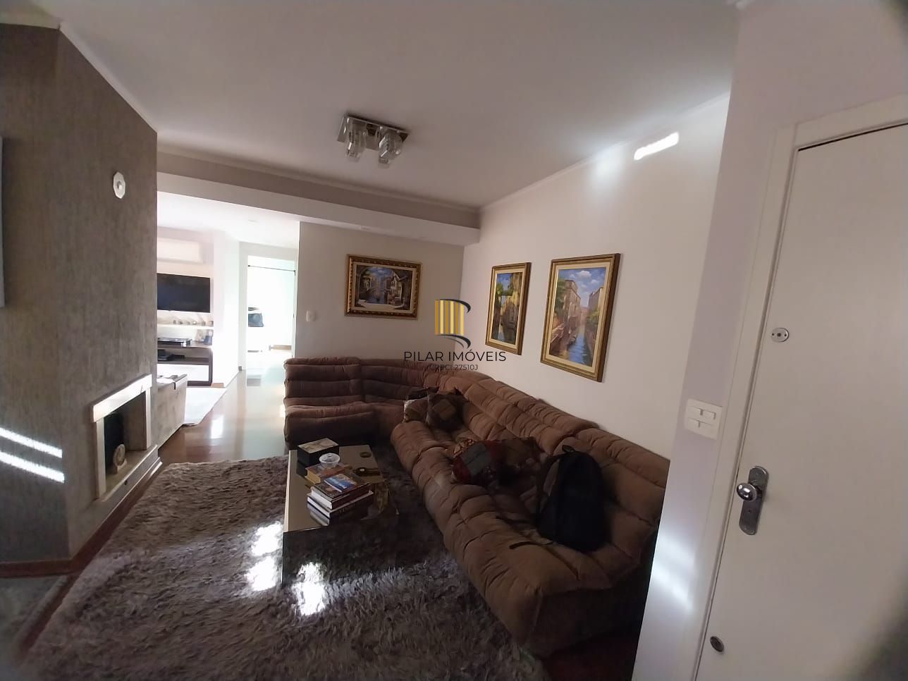 Excelente apartamento, BOX duplo, Cidade Baixa, 3D, 1 suite, semimobiliado, sala de jantar e 2 salas de estar, lareira e churrasqueira. 2 banheiros.