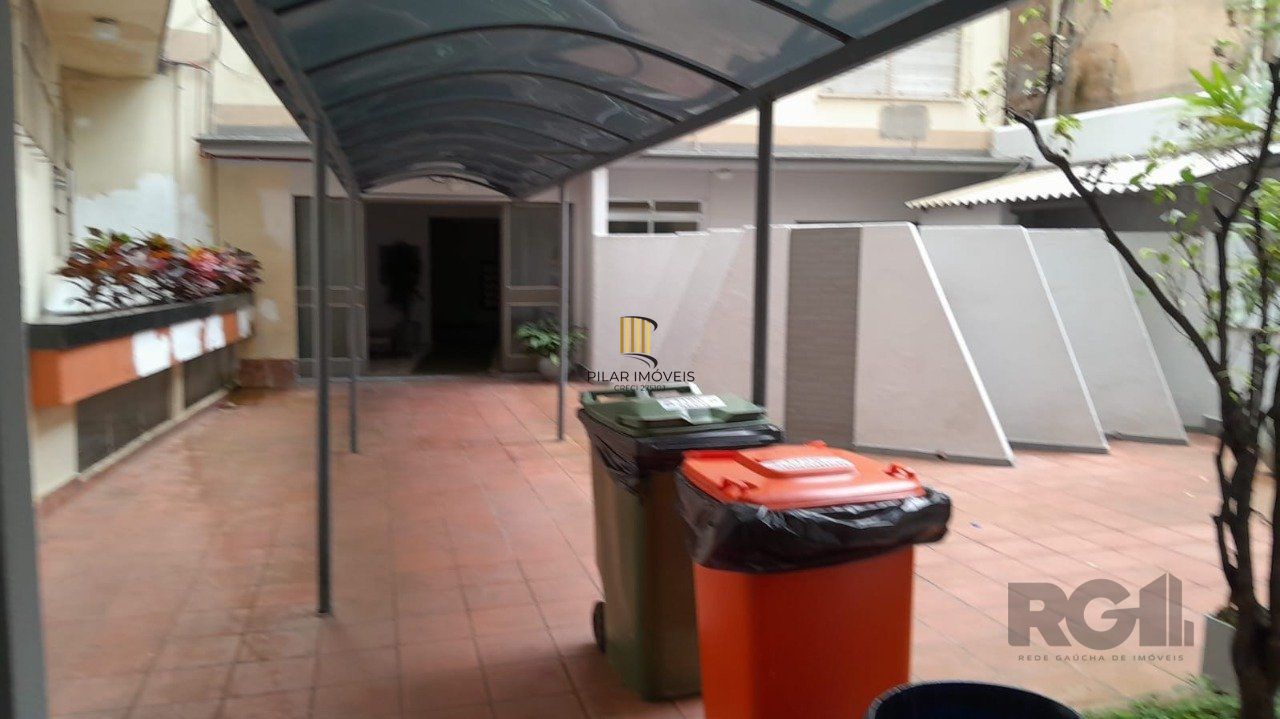 Apartamento 2 quartos,desocupado,silencioso, na Rua Lima e Silva