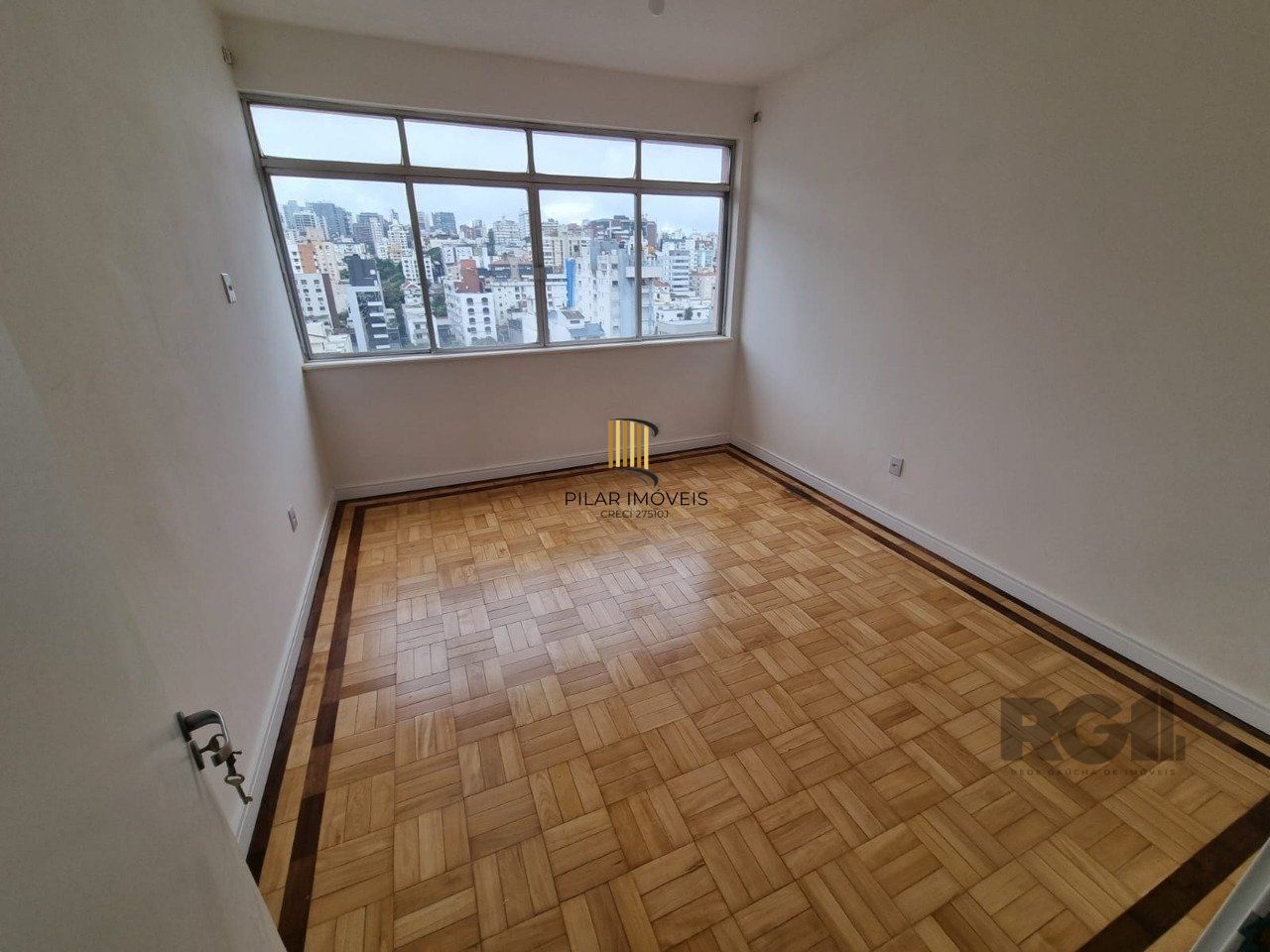 Apartamento 3 dormitórios ao lado da Tok Stok da Rua 24 de Outubro,com box
