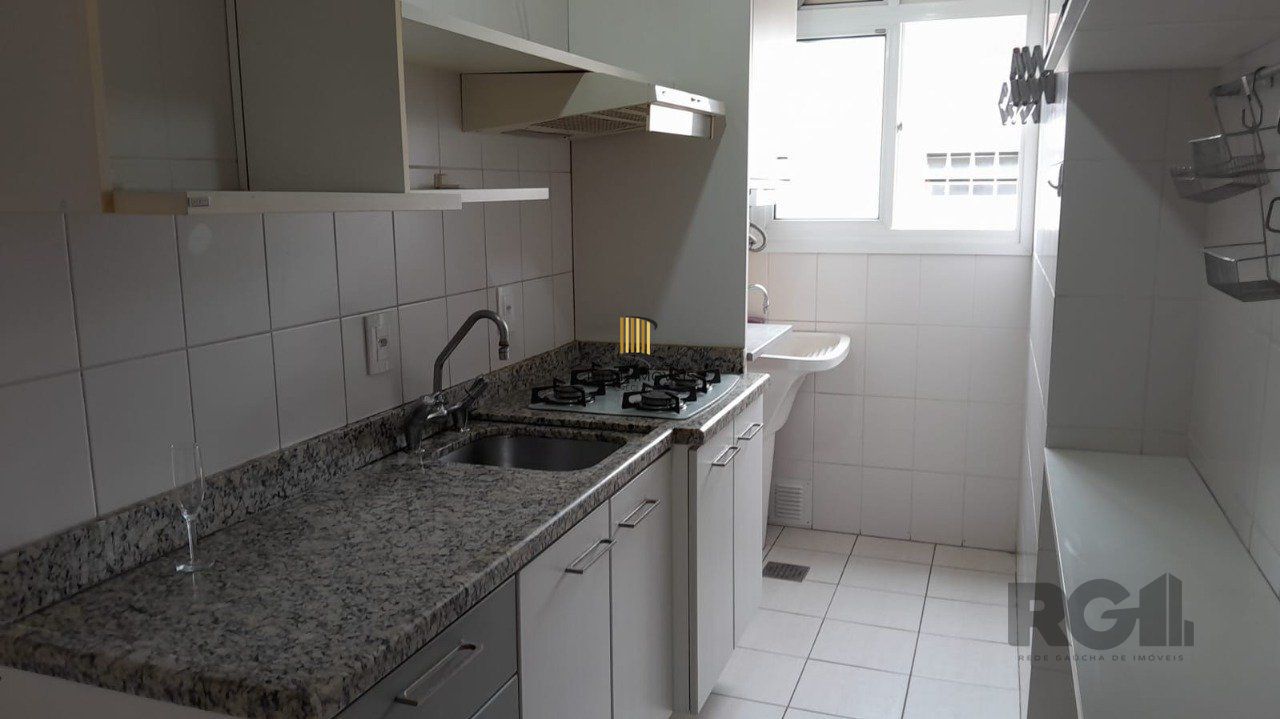 Apartamento semi- mobiliado 02 dormitórios, 01 suíte,andar alto,na Cidade Baixa